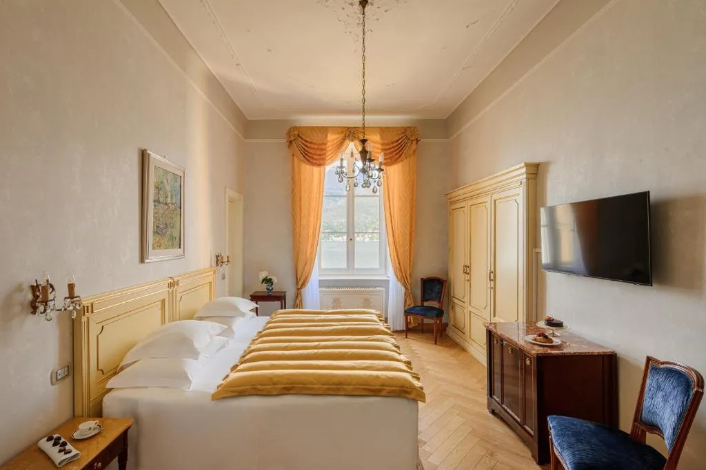 Classic Double Room with Lake view