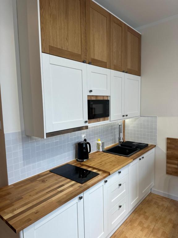 Kuchyňa alebo kuchynka v ubytovaní Like-a House Centrum