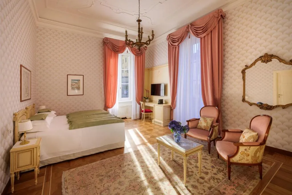 Deluxe Double or Twin Room with Park View