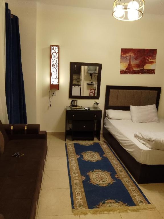 Ein Bett oder Betten in einem Zimmer der Unterkunft مستقبل للشقق الفندقيه والالعاب المائيه