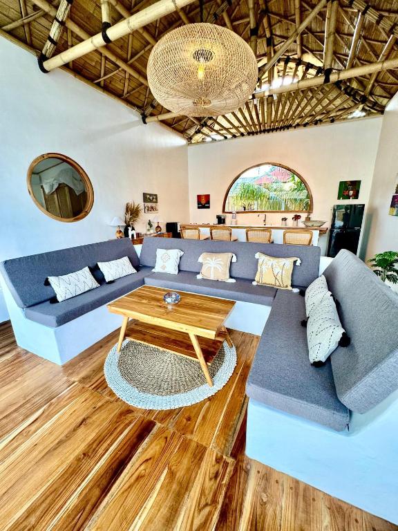 Posezení v ubytování You & Me Private Villa