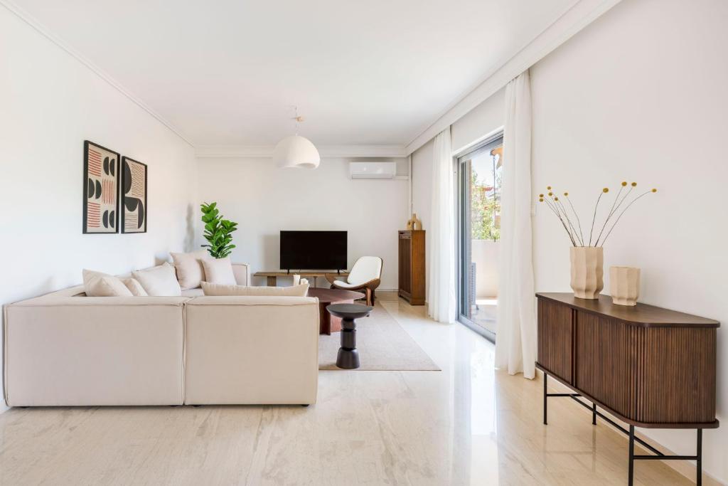 Suburban 3BR Apartment in Marousi by UPSTREET