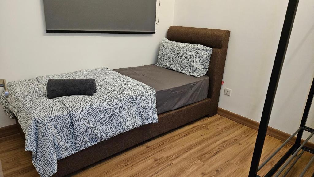 Postel nebo postele na pokoji v ubytování Newly Furnished Home! TrivesHome Remia Residensi GM Port Klang