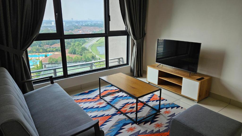TV a/nebo společenská místnost v ubytování Newly Furnished Home! TrivesHome Remia Residensi GM Port Klang