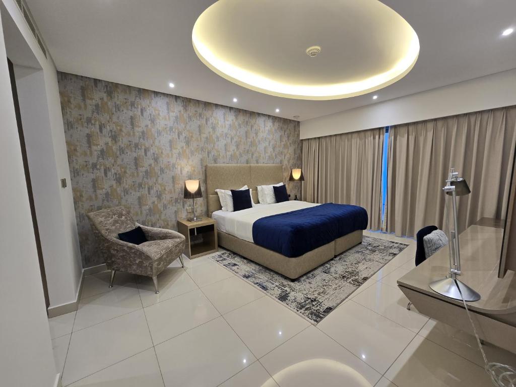 Quill Residence at Paramount Towers 3 BR Creek View