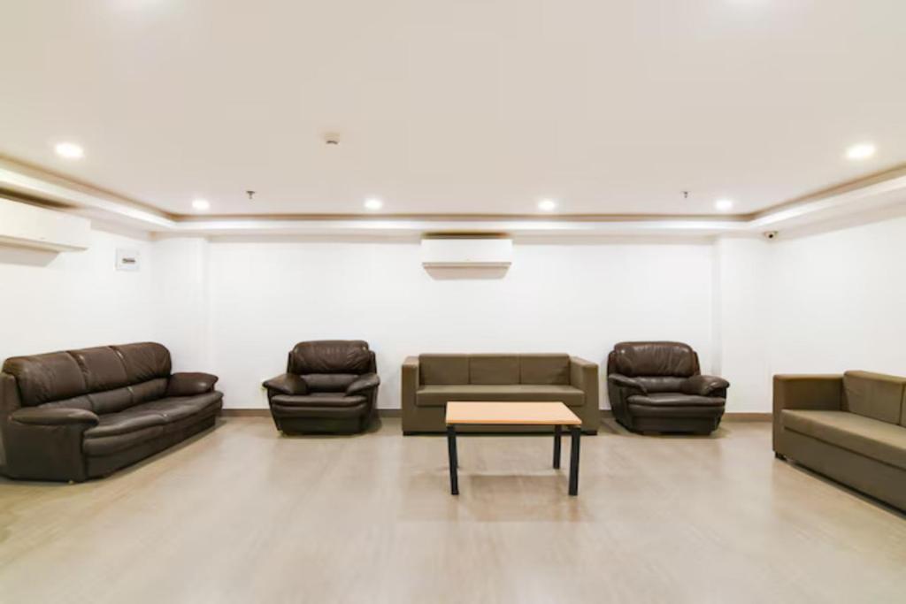 Posezení v ubytování FabHotel Sayeeda International - 600m from Park Circus 7 Point