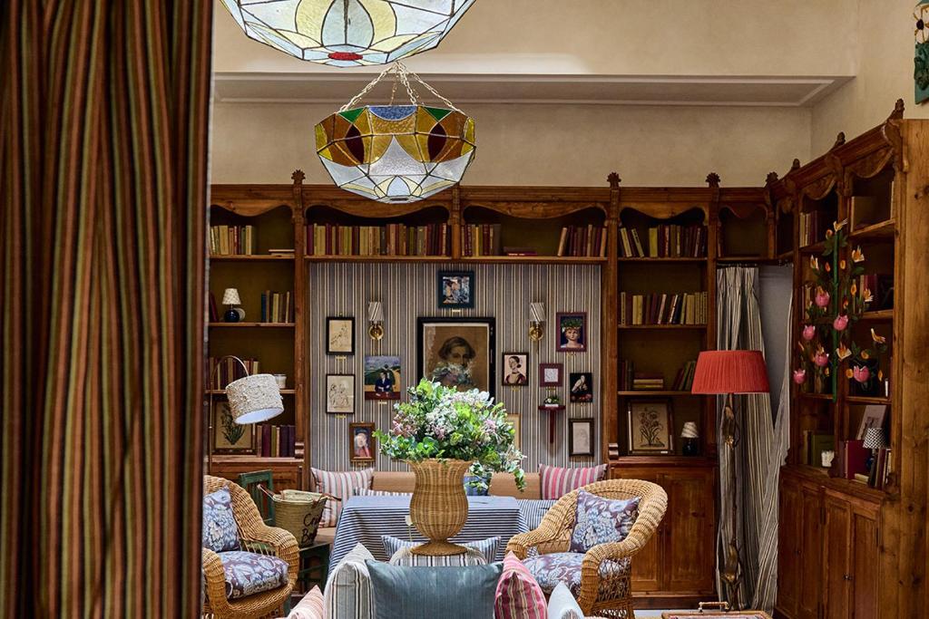Cristine Bedfor Malaga Boutique Hotel - Resim 9