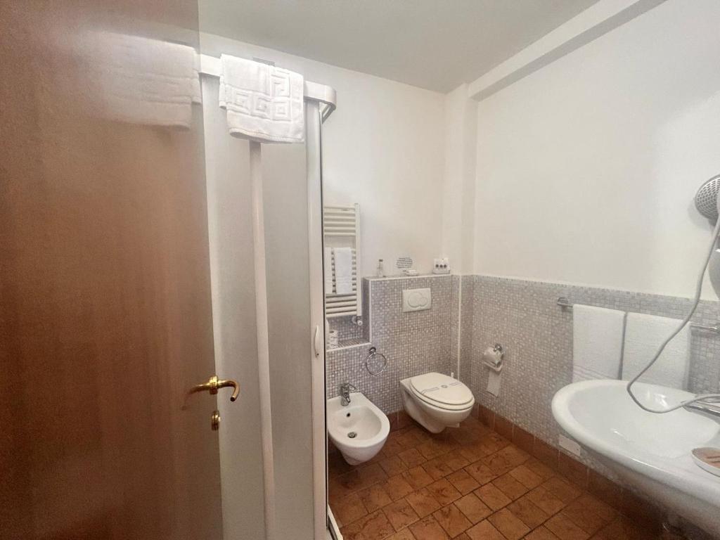 a bathroom with a toilet and a sink at Locanda Dei Baroni in Vasto
