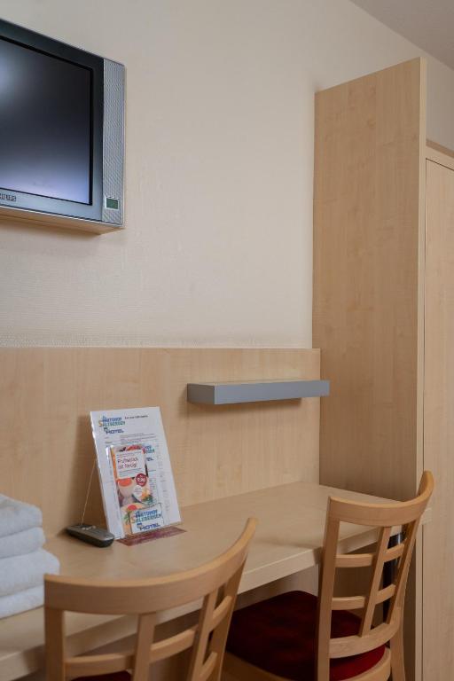 TV a/nebo společenská místnost v ubytování Autohof Hotel Salzbergen