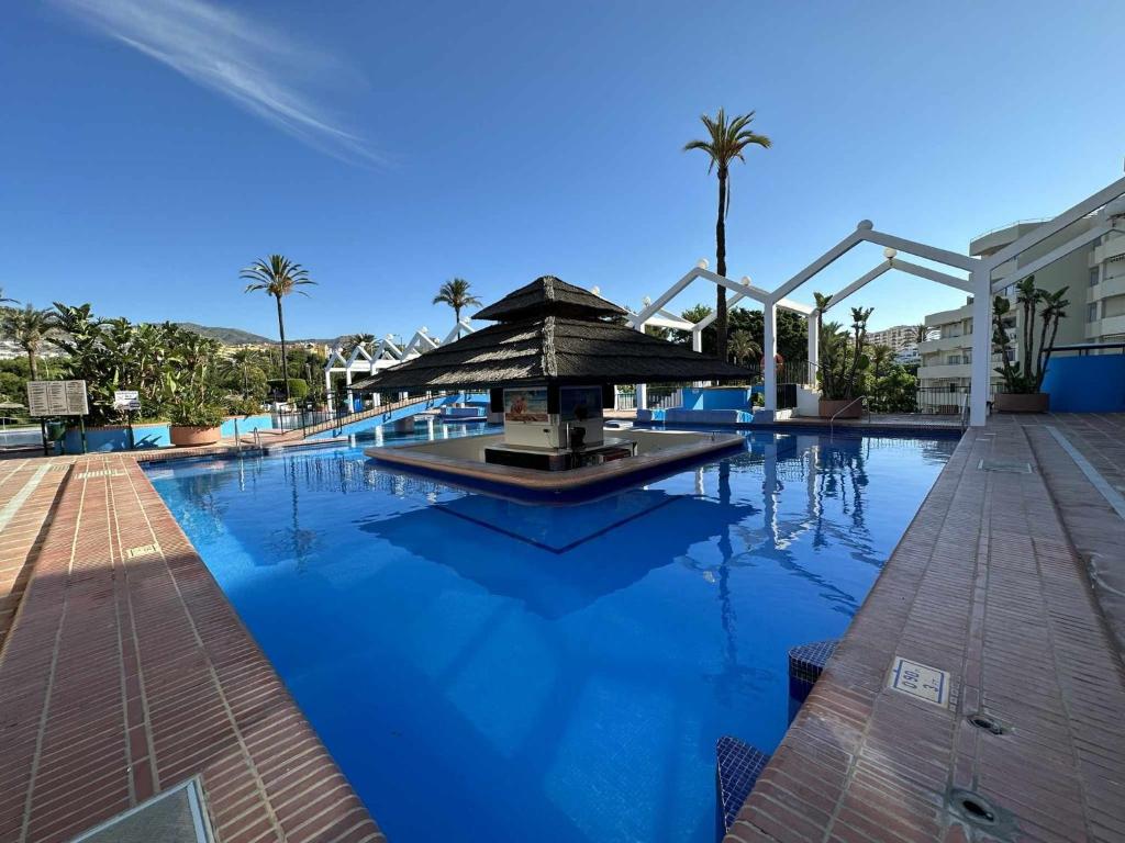 Kolam renang di atau dekat dengan Luxury frontal al mar, Benalbeach