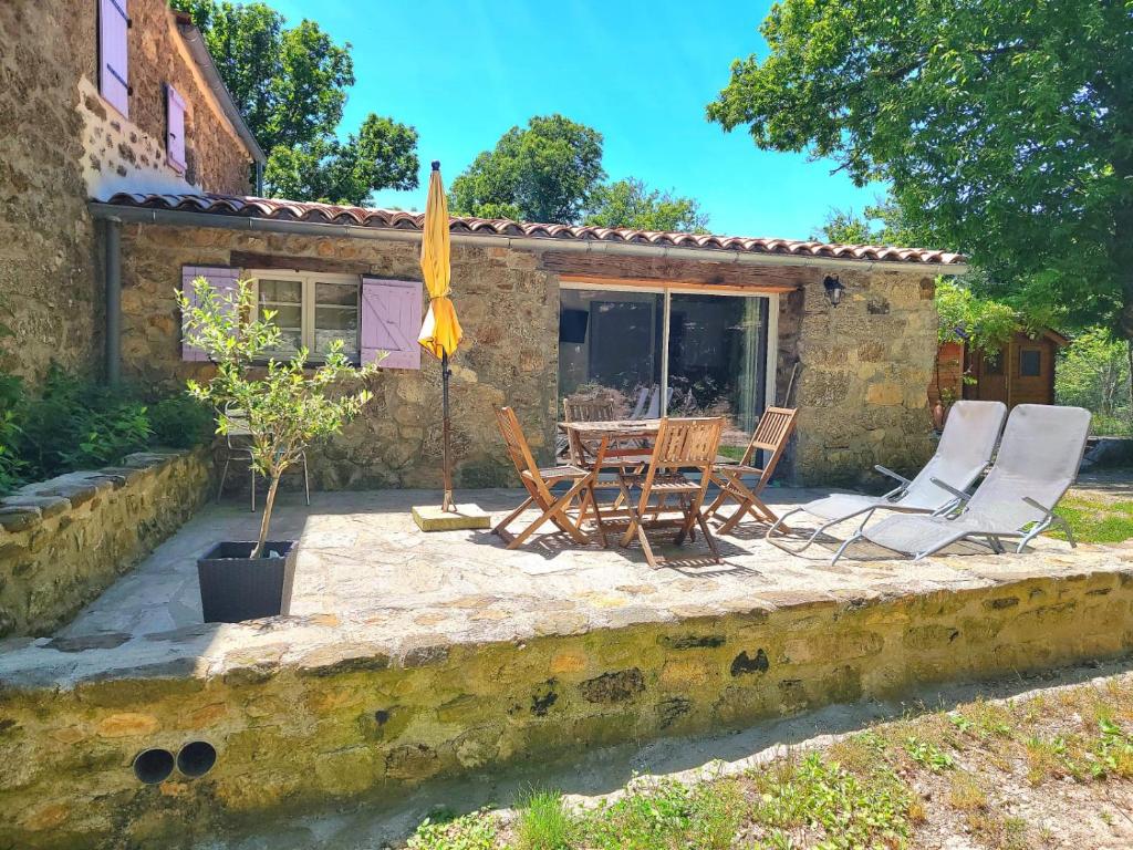 Zahrada ubytování Gite avec piscine et terrain