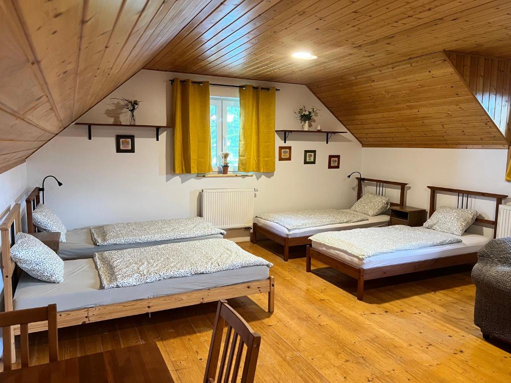 Postel nebo postele na pokoji v ubytování Mattys ranč Všeteč