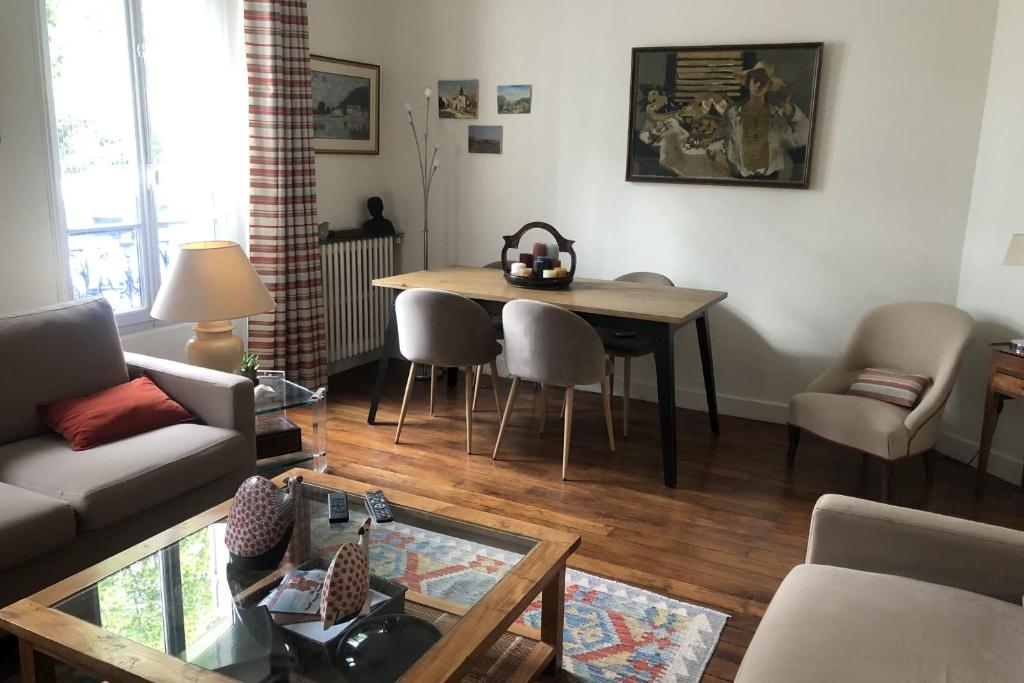 Photo de la galerie de l'établissement Apt with terrace Near Paris, à Neuilly-sur-Seine