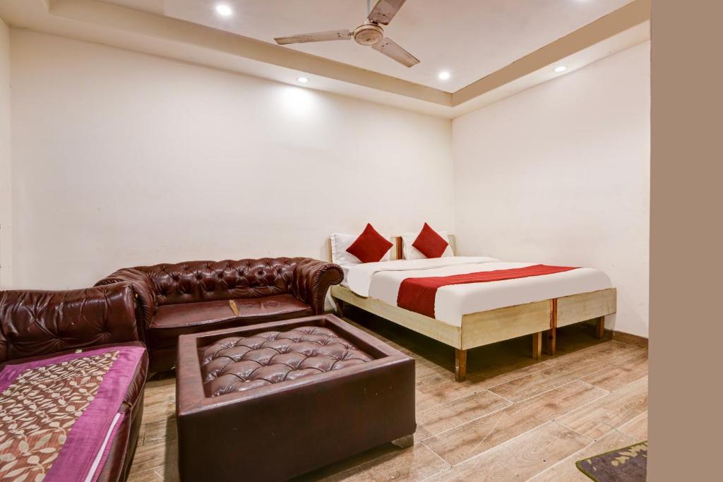 Postel nebo postele na pokoji v ubytování The Bir Stay - Couple Friendly Stays