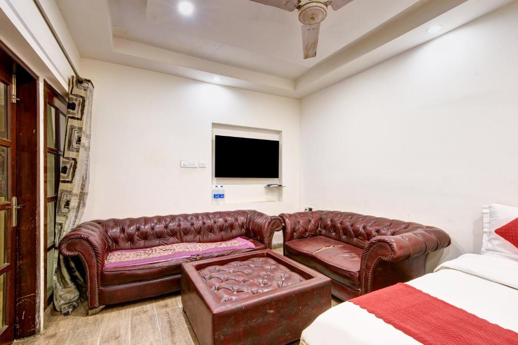 TV a/nebo společenská místnost v ubytování The Bir Stay - Couple Friendly Stays