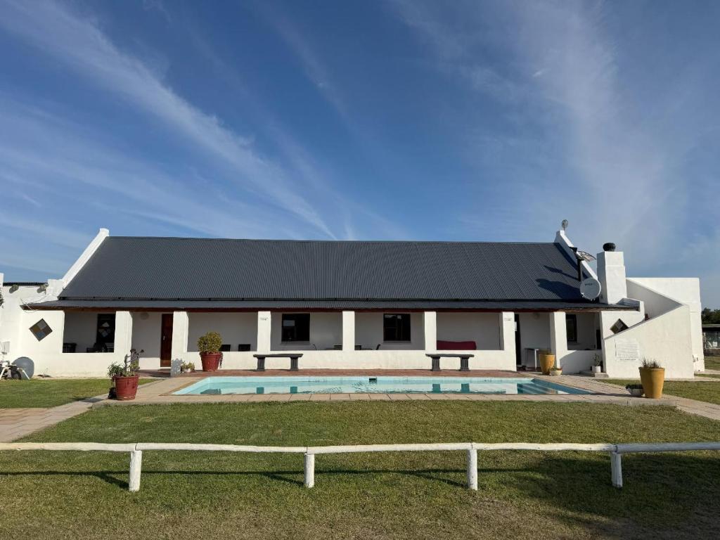 Bazén v ubytování Tula Guest Farm nebo v jeho okolí