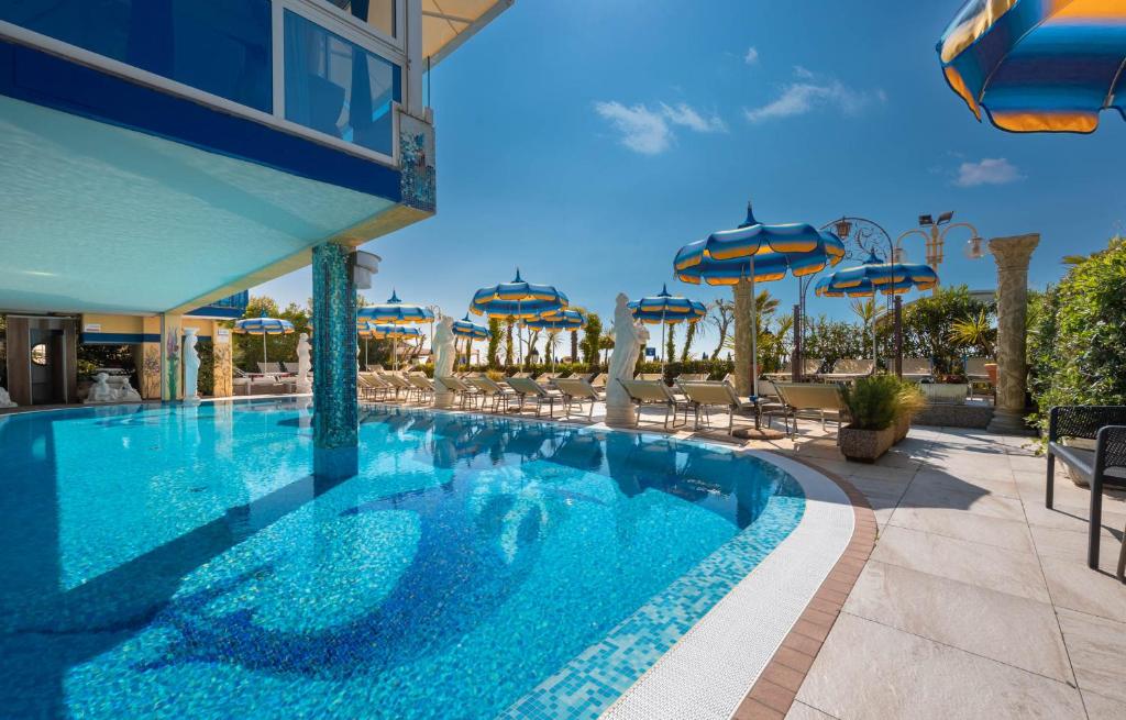 Bazén v ubytování Hotel Napoleon nebo v jeho okolí