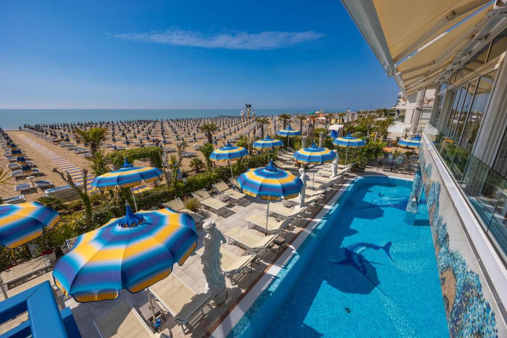 Bazén v ubytování Hotel Napoleon nebo v jeho okolí