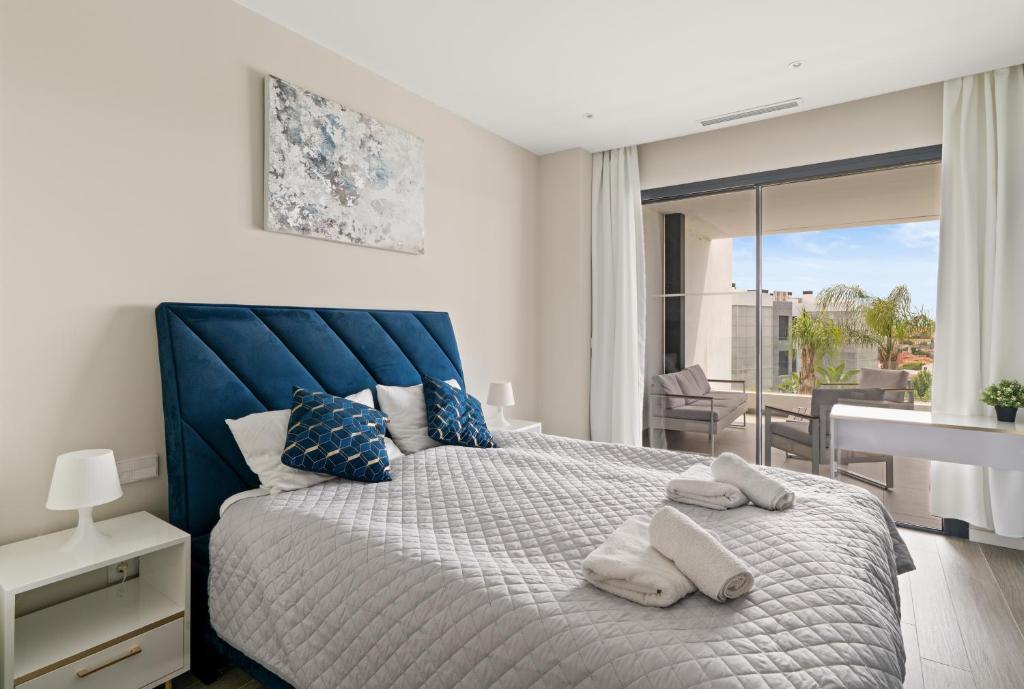 Postel nebo postele na pokoji v ubytování Luxury Apartment Tomaso - The View Fuengirola