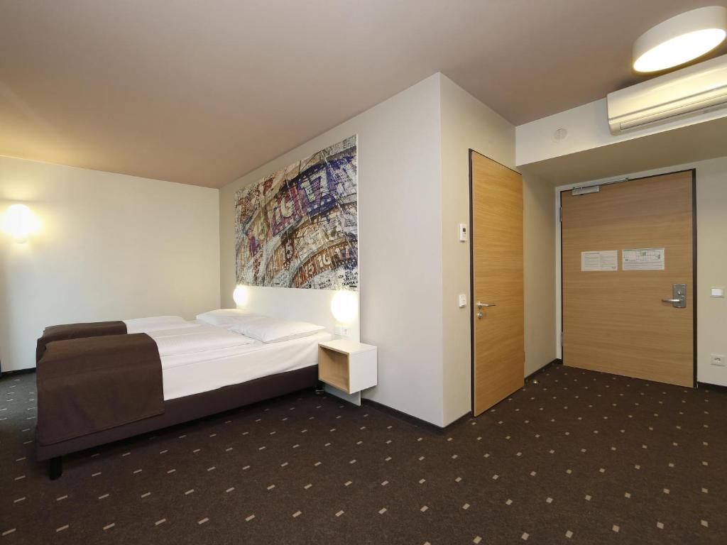 Postel nebo postele na pokoji v ubytování B&B HOTEL Berlin-Alexanderplatz