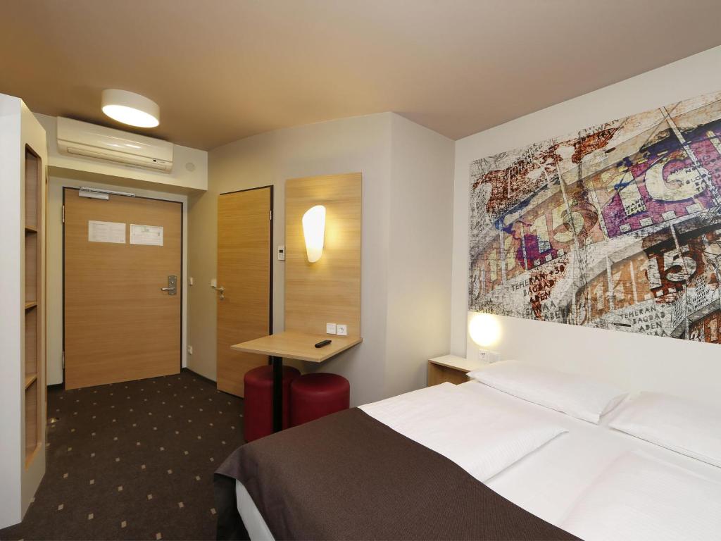 Postel nebo postele na pokoji v ubytování B&B HOTEL Berlin-Alexanderplatz