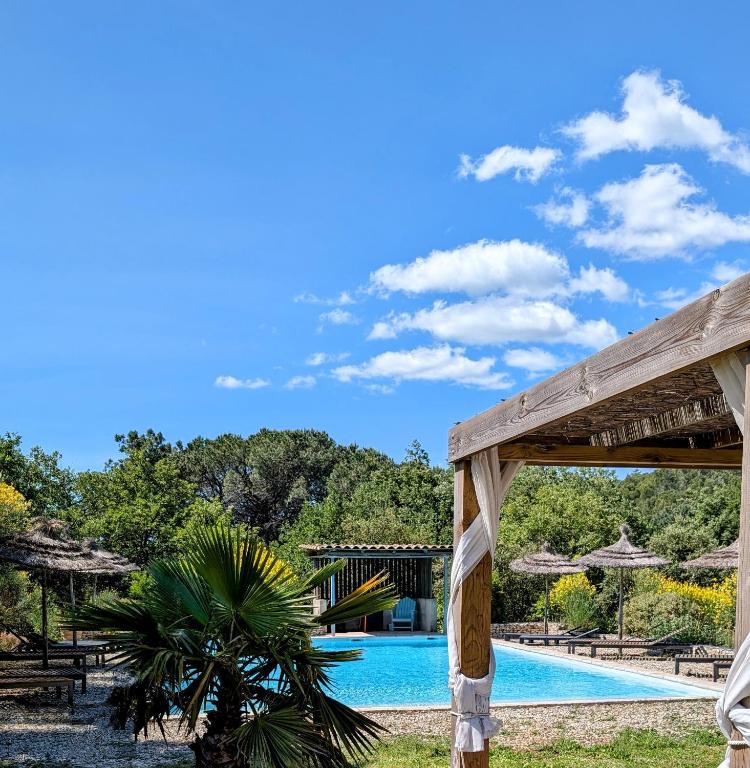 Piscine de l'établissement Tiny House - Mas du Soleil ou située à proximité