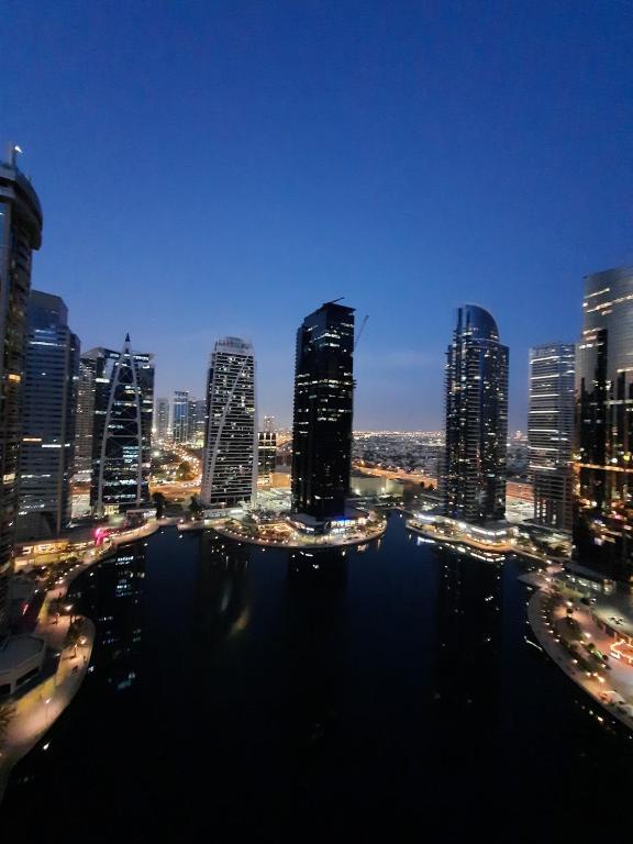 Ein allgemeiner Blick auf Dubai oder ein Stadtblick von der Ferienwohnung aus