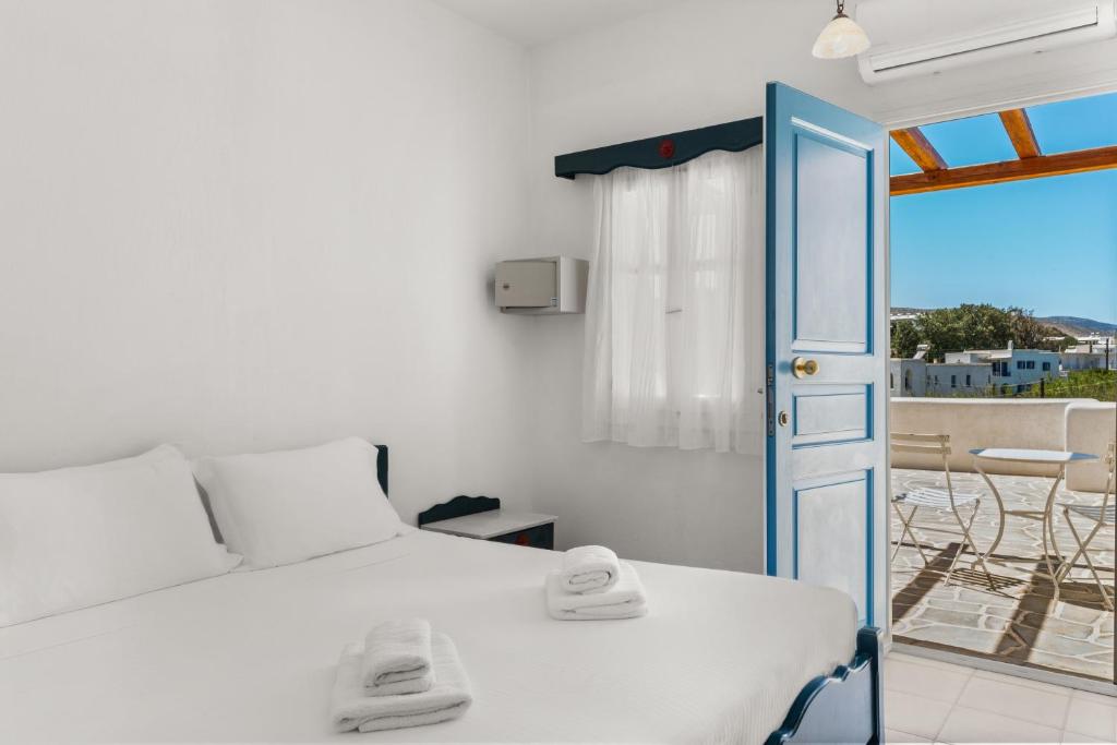 Beachfront Paros Inn Seafront by GHH - Quadruple Room