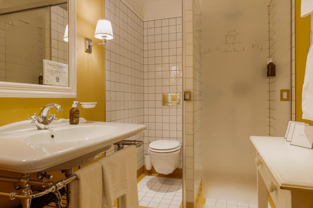 Kylpyhuone majoituspaikassa Hotel Europe
