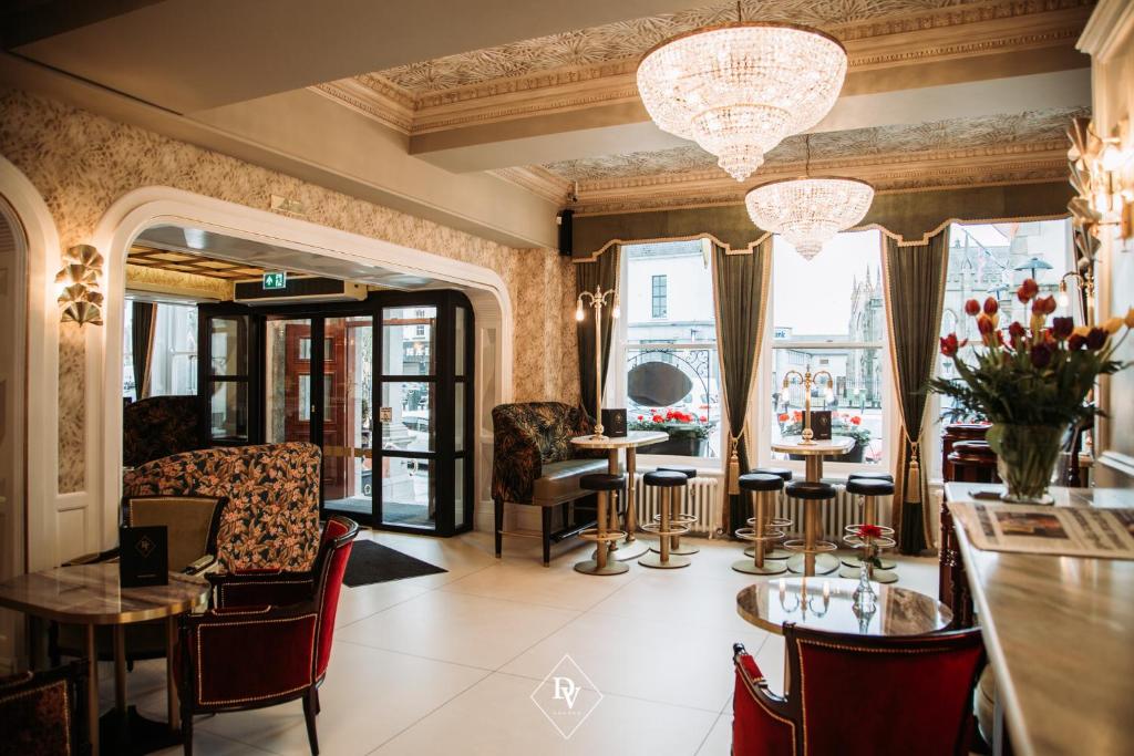 Westenra Arms Hotel - Housity