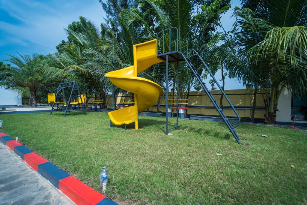 Herní místnost nebo prostor pro děti v ubytování Shri Lawn Park