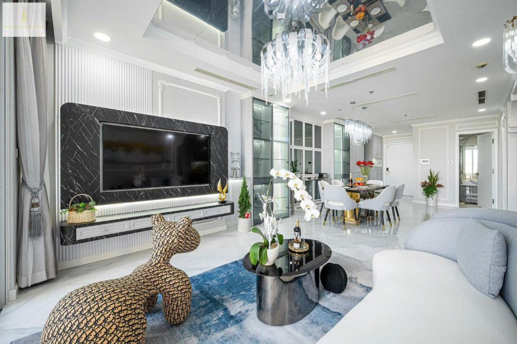 TV a/nebo společenská místnost v ubytování Landmark 81 Luxury Romantic Apartment