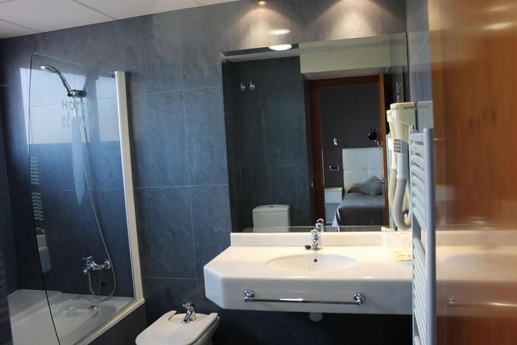 Koupelna v ubytování Hotel El Salt