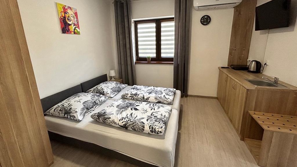 Ένα ή περισσότερα κρεβάτια σε δωμάτιο στο Na Fali