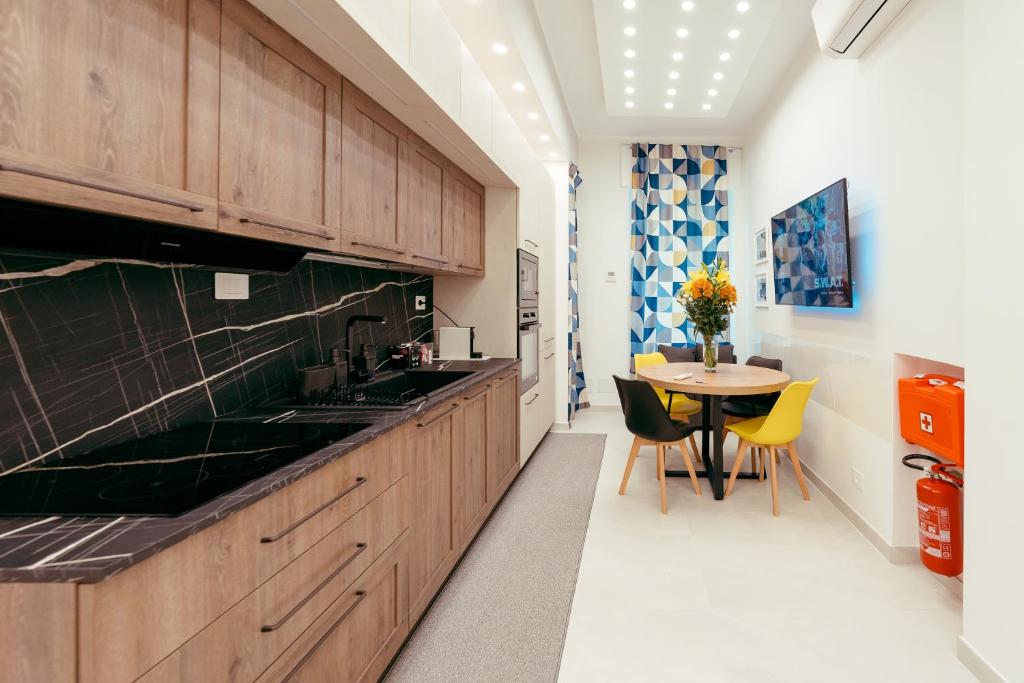 30' Walk Vatican & Stadium Art, Smart Home