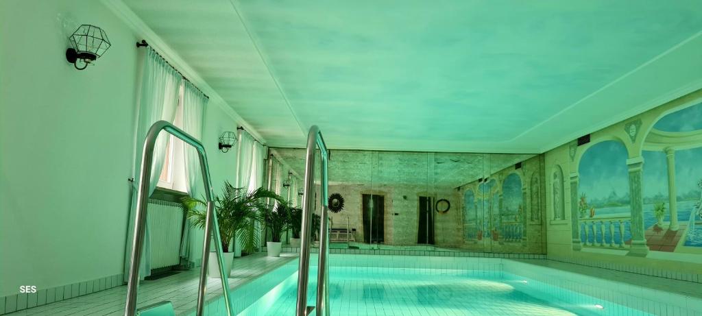 Bazén v ubytování Hotel Quellenhof nebo v jeho okolí