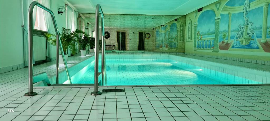 Bazén v ubytování Hotel Quellenhof nebo v jeho okolí