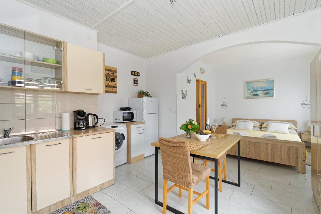 Kuchyň nebo kuchyňský kout v ubytování Apartments Grassi by Rent Istria
