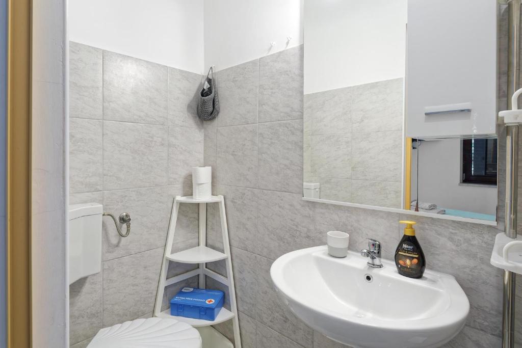 Koupelna v ubytování Apartments Grassi by Rent Istria