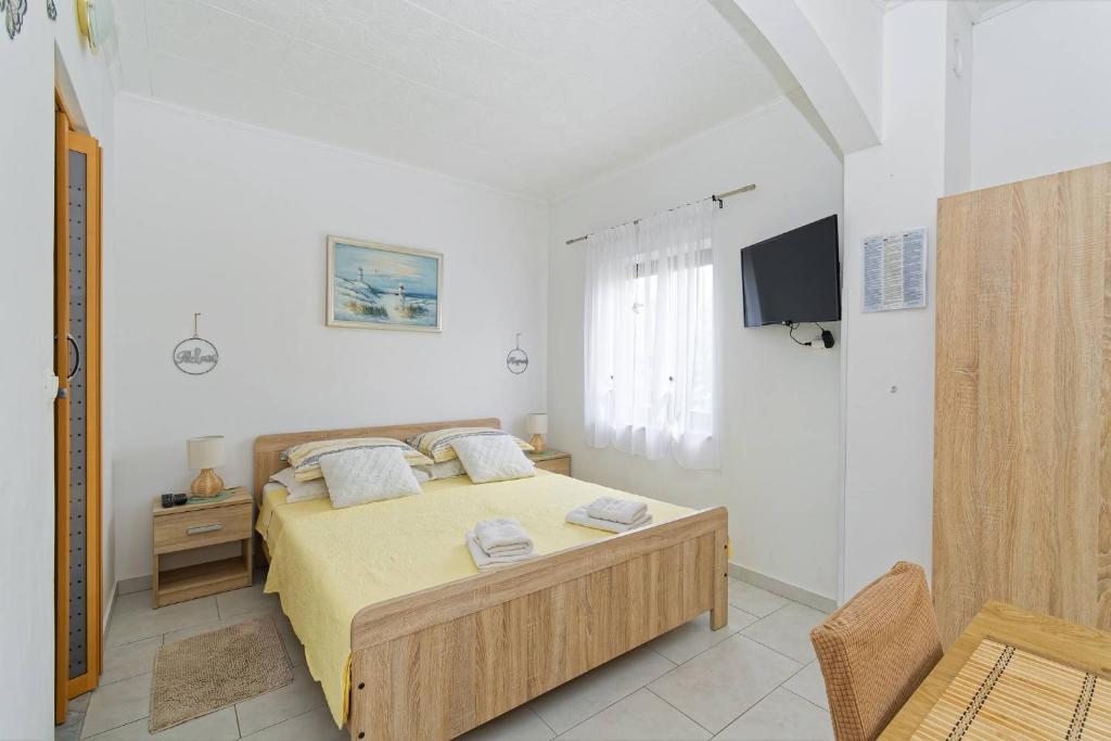 Postel nebo postele na pokoji v ubytování Apartments Grassi by Rent Istria
