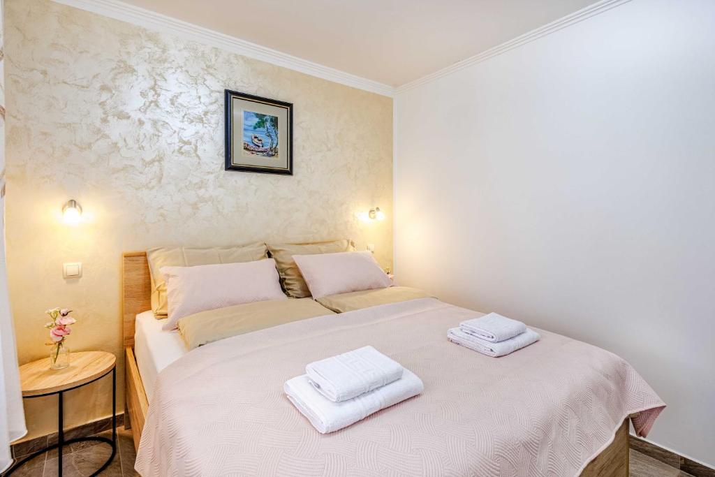 Postel nebo postele na pokoji v ubytování Apartments Rose