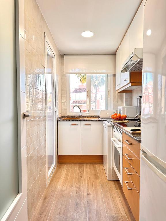 A kitchen or kitchenette at Anacasa Puerta del Palmar AP2207