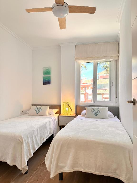 A bed or beds in a room at Anacasa Puerta del Palmar AP2207