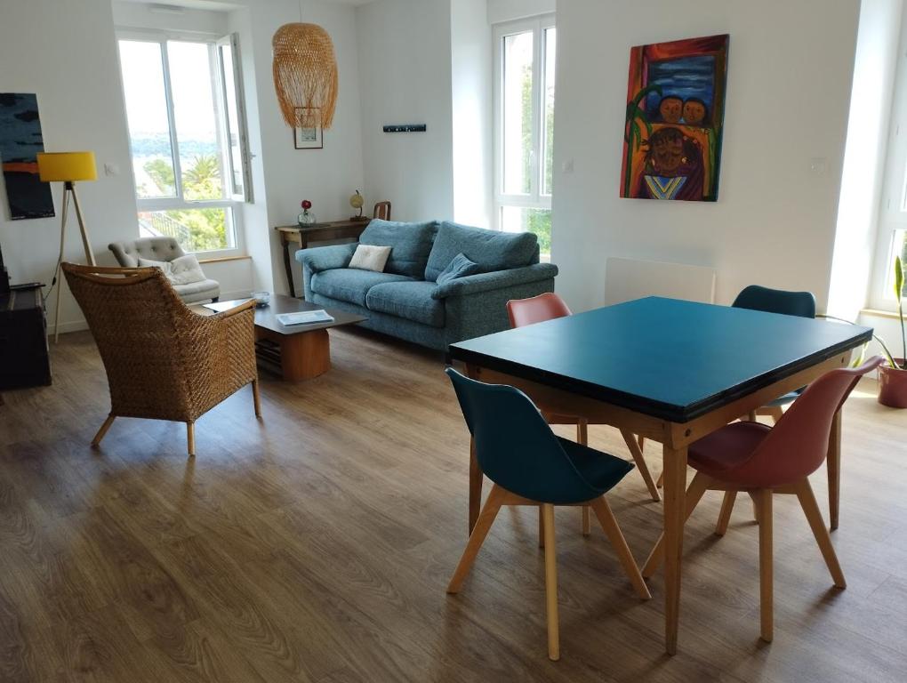 Posedenie v ubytovaní Maison de Kerangall Brest appartement jardin et parking