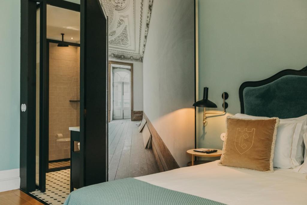 Postel nebo postele na pokoji v ubytování Torel Royal Court