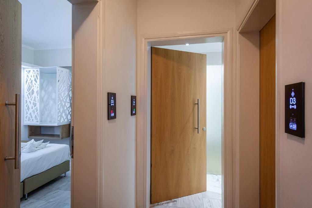 Łóżko lub łóżka w pokoju w obiekcie Mary Hotel & Mary Royal Suites