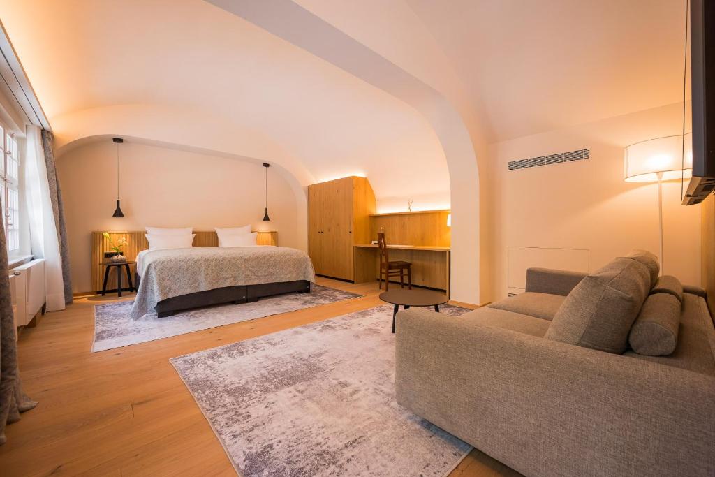 Gutshotel Menterschwaige - Resim 9