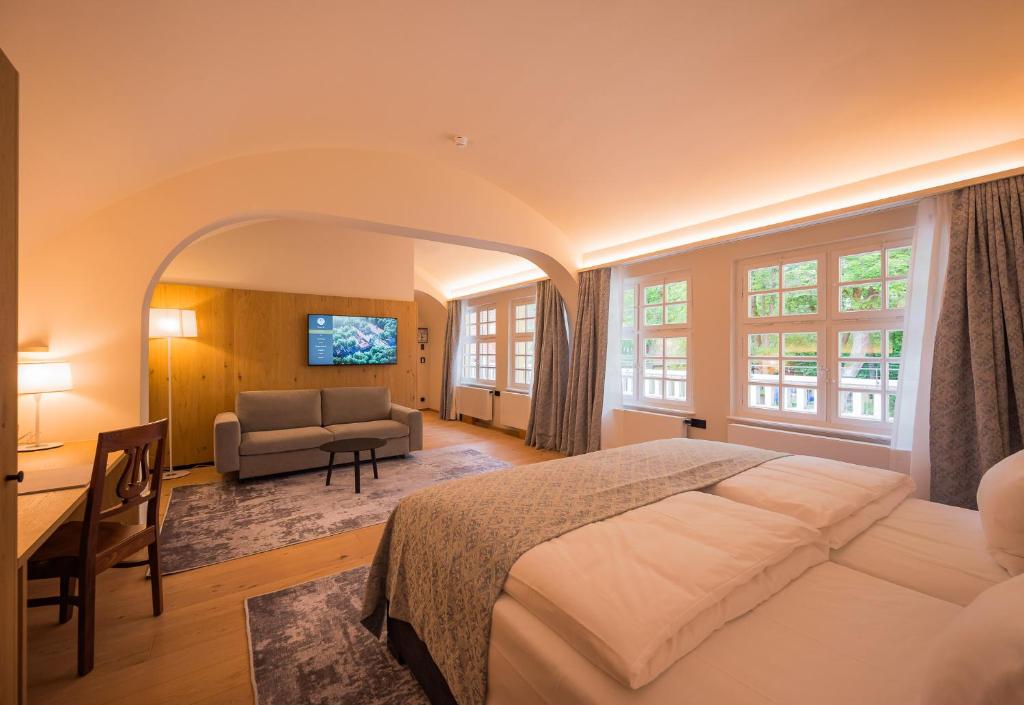 Gutshotel Menterschwaige - Resim 43