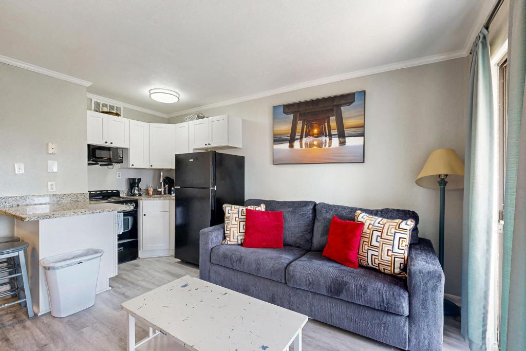 a living room with a couch and a kitchen at Casa Del Mar - Mi Casa 113 in Galveston