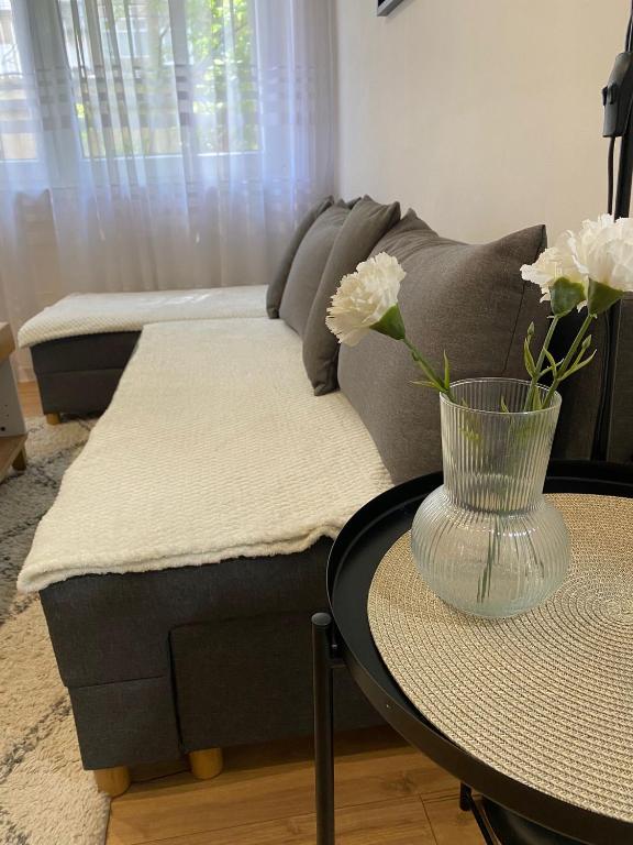 Postel nebo postele na pokoji v ubytování Urban Oasis Apartment